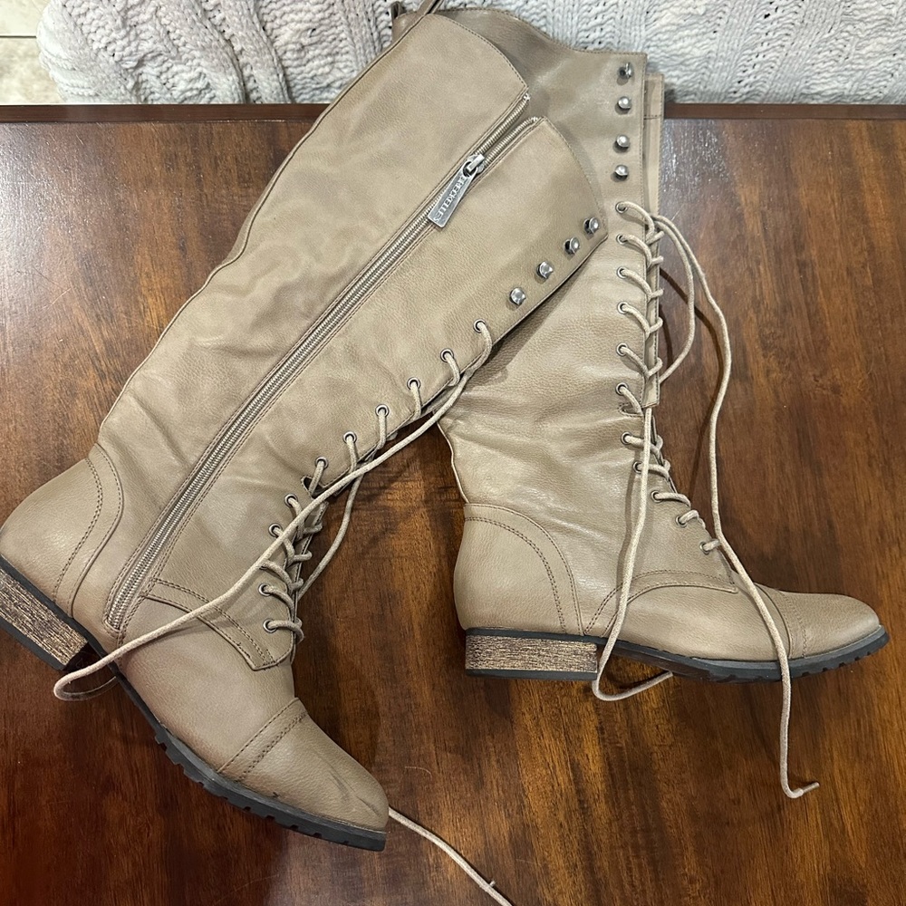 Breckelle knee high lace up boots size 8